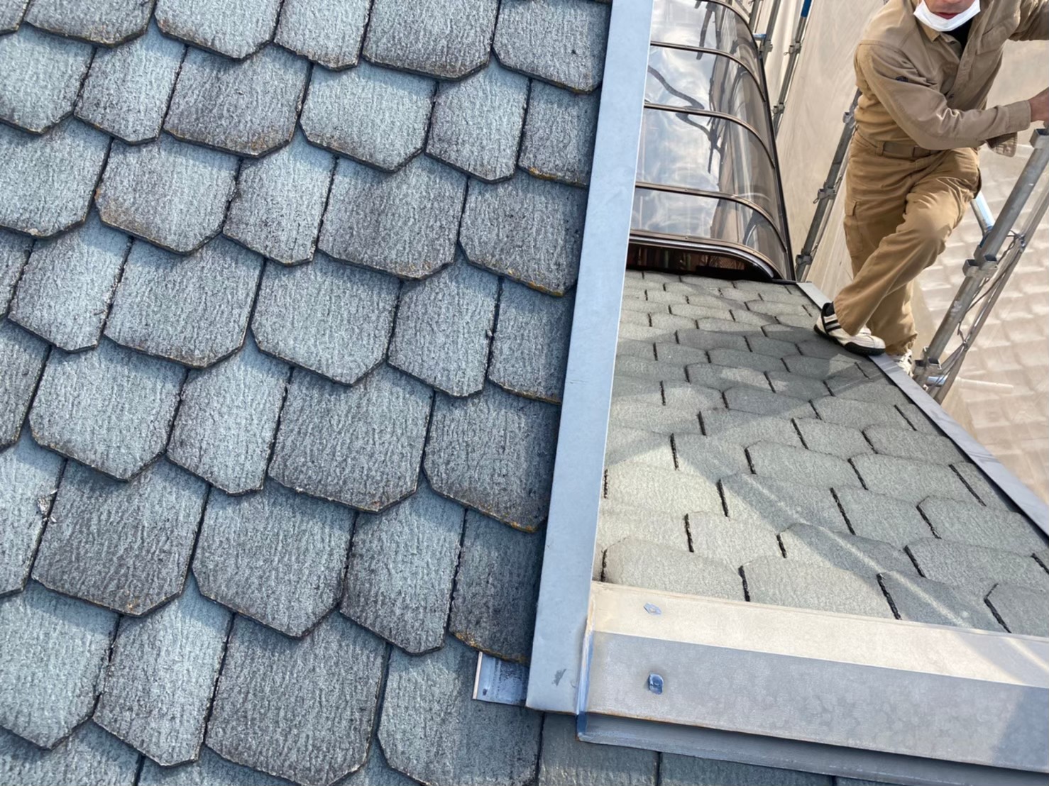 鱗スレートをカバー工法